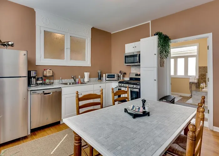Warm & Comforting 4Br 2Ba In Andersonville