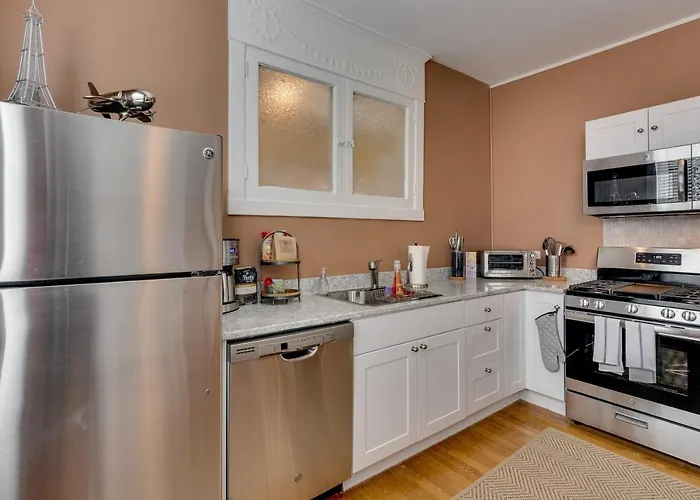 Warm & Comforting 4Br 2Ba In Andersonville