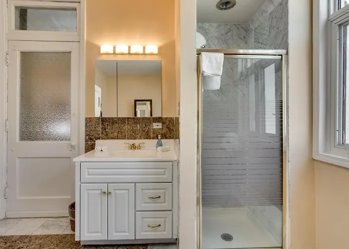 Warm & Comforting 4Br 2Ba In Andersonville Апартаменты Чикаго