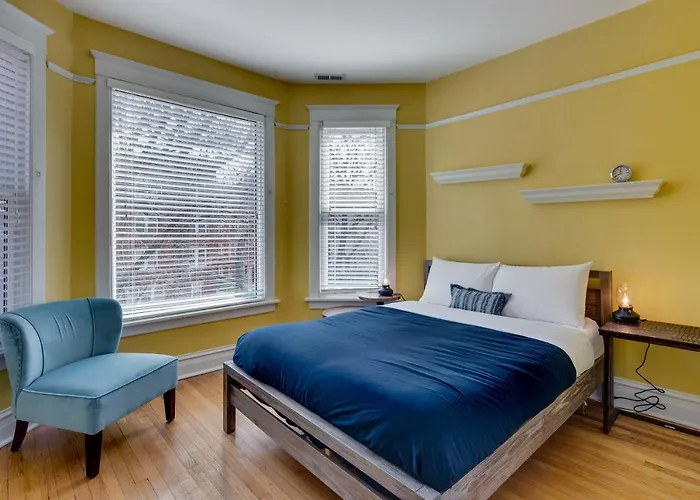 Апартаменты Warm & Comforting 4Br 2Ba In Andersonville