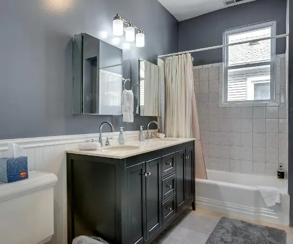 Апартаменты Warm & Comforting 4Br 2Ba In Andersonville