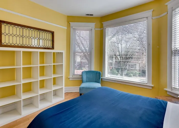 Warm & Comforting 4Br 2Ba In Andersonville